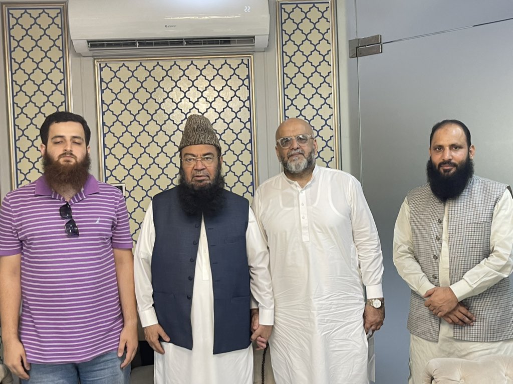 SenDrAbdulKarim's tweet photo. سینیٹر ڈاکٹر حافظ عبد الکریم حفظہ اللہ، امیر مرکزی جمعیت اہل حدیث پاکستان سے وائس چیئرمین پیغام ٹی وی محترم احمد میر حفظہ اللہ اور ان کے صاحبزادے فاروق میر کی خصوصی ملاقات ہوئی۔ اس موقع پر سی ای او پیغام ٹی وی حافظ محمد ندیم حفظہ اللہ بھی موجود تھے۔ https://t.co/y4KArspxi5