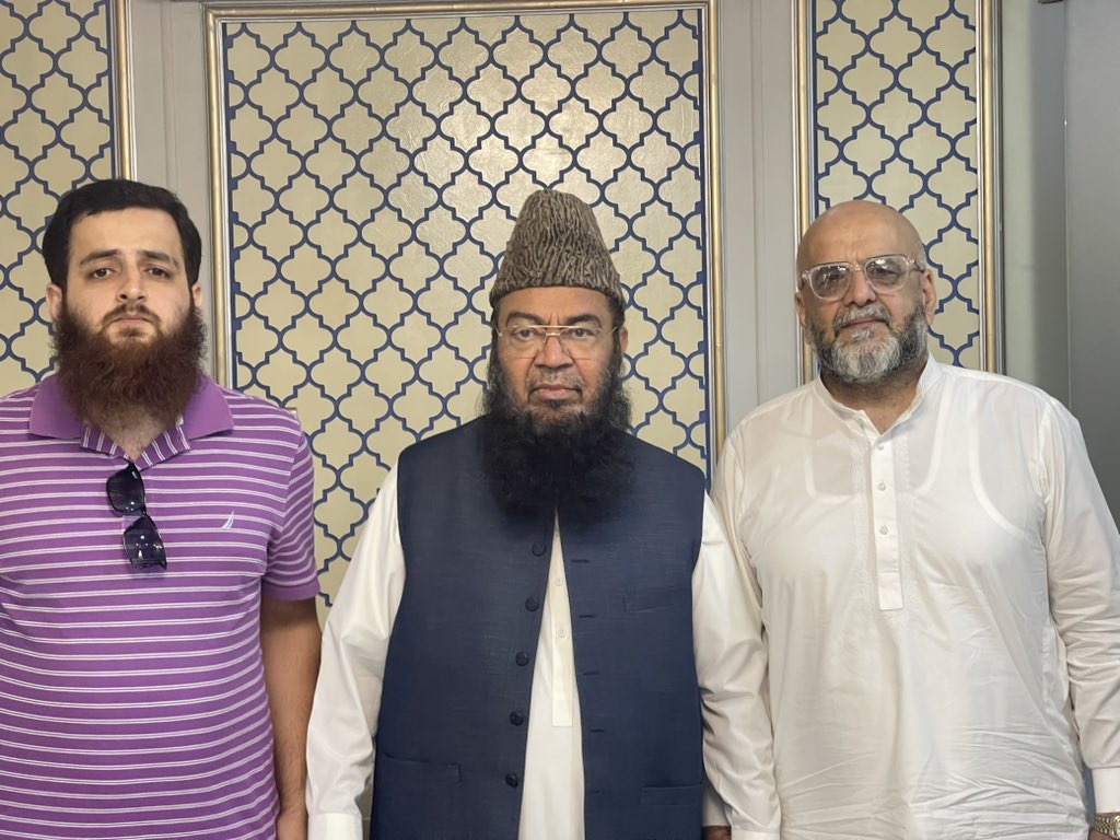 SenDrAbdulKarim's tweet photo. سینیٹر ڈاکٹر حافظ عبد الکریم حفظہ اللہ، امیر مرکزی جمعیت اہل حدیث پاکستان سے وائس چیئرمین پیغام ٹی وی محترم احمد میر حفظہ اللہ اور ان کے صاحبزادے فاروق میر کی خصوصی ملاقات ہوئی۔ اس موقع پر سی ای او پیغام ٹی وی حافظ محمد ندیم حفظہ اللہ بھی موجود تھے۔ https://t.co/y4KArspxi5