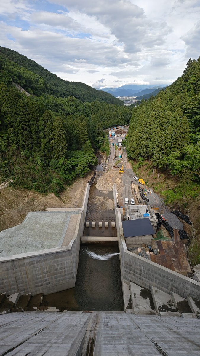 kyamada_ky's tweet photo. 見学会に行ってきました
満水まであと少しの貴重な景色です(⁠*⁠´⁠ω⁠｀⁠*⁠)
#吉野瀬川ダム https://t.co/DxsC4ZRwCs