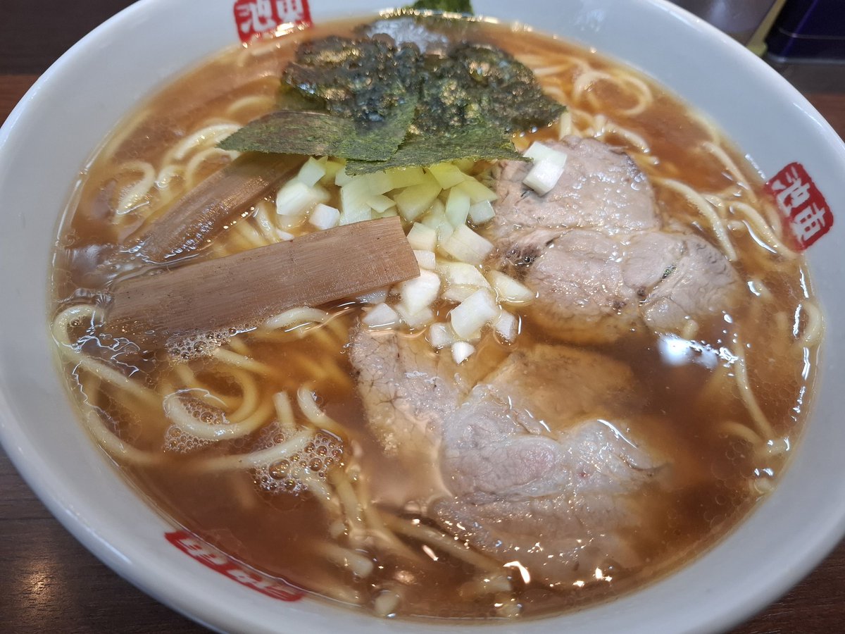 sc12069's tweet photo. つきみ野大勝軒@つきみ野1110待ちなし。今日は寒いのでラーメン中盛。麺が旨い！ https://t.co/AJdQ1jSp5Q