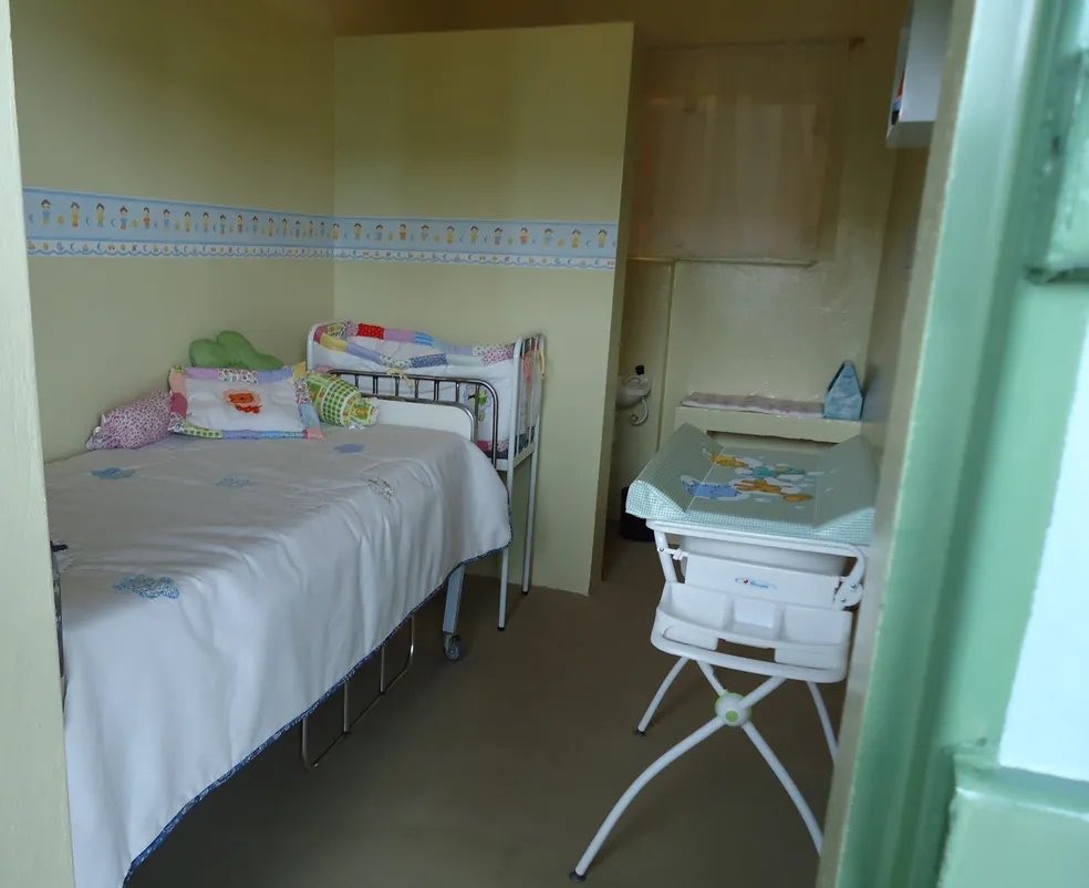 Point__Pop's tweet photo. VEJA!!! Assim é a cela onde Deolane Bezerra está hospedada na Penitenciária Feminina de Tupi Paulista.
. https://t.co/yj72lO2P6A