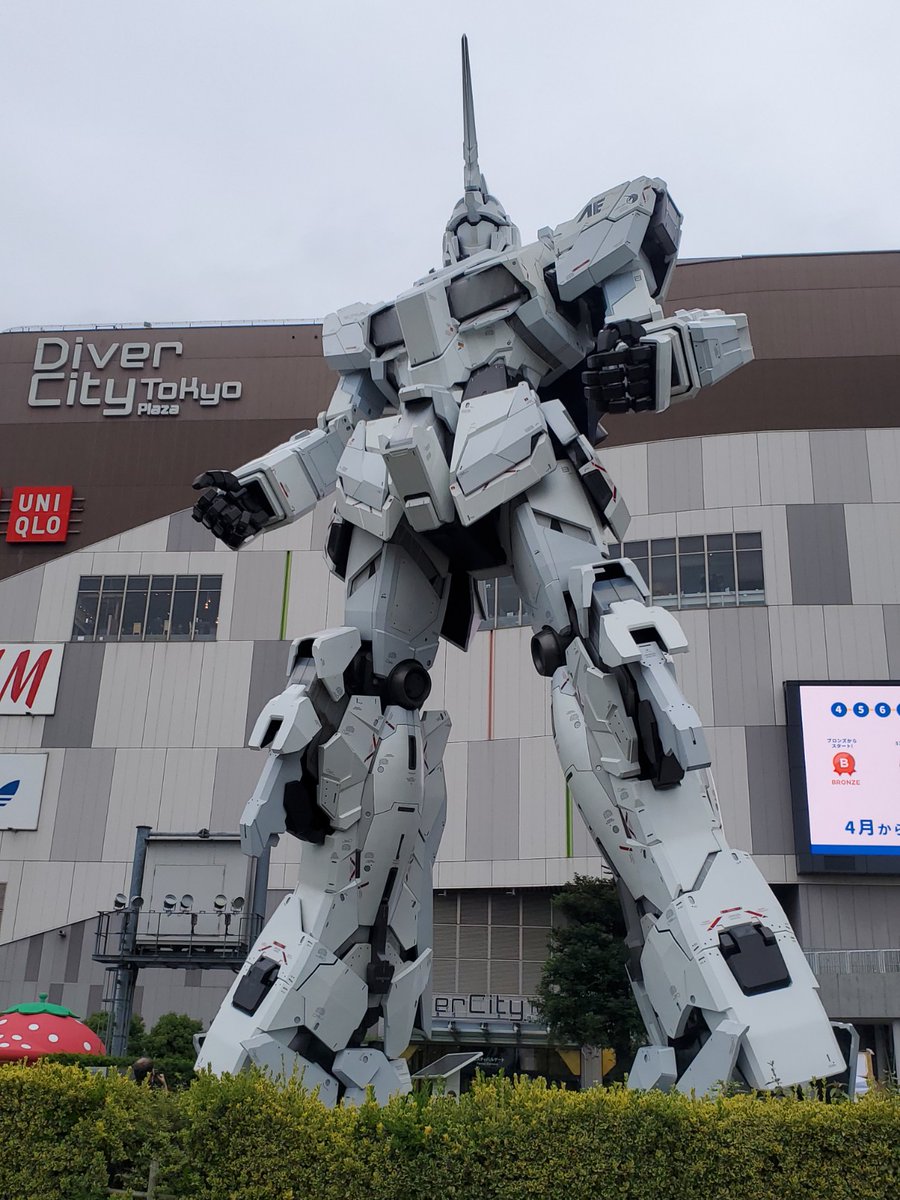 nagagan's tweet photo. お台場のユニコーンが終わると聞いて、写真を撮ってきた。
以前、行ったことはあるのだが写真を撮っていなかったので。

昼間(?)は海外の人があまりに多くてビックリした。

ついでにガンダムベース東京のWEB整理券もゲットしてガンプラ買ってきた。

しかし、数年振りのお台場は人混みが辛かった。 https://t.co/DKlgpXLJgY