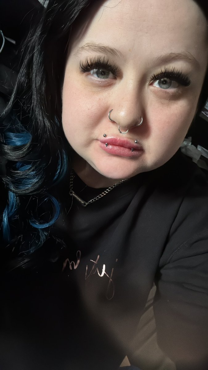 PrincessVeliab's tweet photo. Sleepy girl today but lots to do!
 Coffee gift cards to meeeee for treats 💖 PrincessVeliaB@gmail.com https://t.co/slyGevtppH