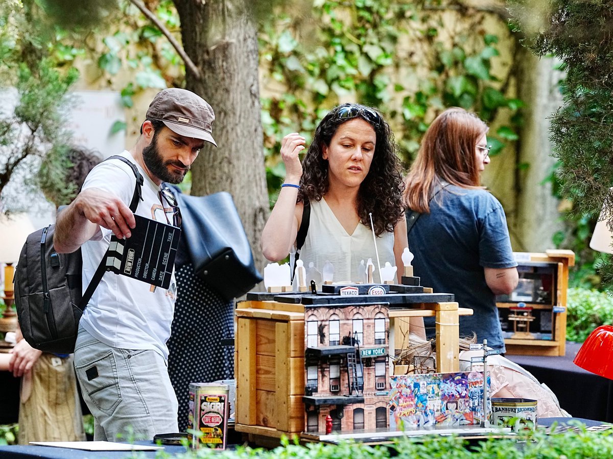 tacVLL's tweet photo. 'Un teatro en el jardín' de la compañía catalana Minimons en Casa Zorrilla

🎭 Puedes volver a disfrutar de este espectáculo en este mismo lugar:

👉 MAÑANA, 24 de mayo / De 11h30 a 14h00 y De 18h00 a 20h30

🗳️ ¿Te ha gustado este espectáculo? Vota a Minimons a través de la App TAC2026. La obra que reciba más votos será galardonada con el PREMIO DEL PÚBLICO. ¡La decisión está en tus manos! 🤩

📲 Disponible en iOs y Android

📸 Photogenic AG