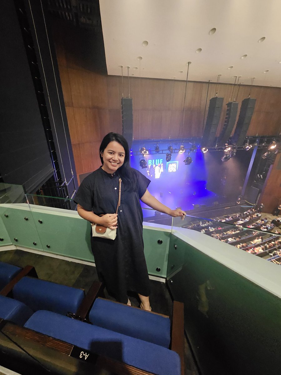 strawberykacang's tweet photo. If you told the version of me who tweeted about them 13 years ago that I’d be attending their concert, I wouldn’t have believed it. Dreams do come true 🥹 💙🩵 #BLUE #Singapore https://t.co/8M9hoI9W0W