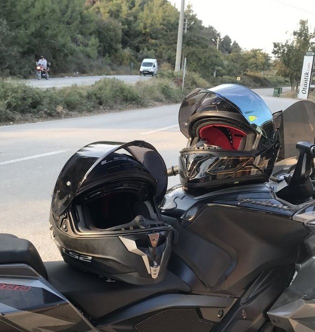 verkwantales's tweet photo. a VerKwan few-tweets AU wherein—

Conyo ang moveit rider na nasakyan ni Seungkwan.

...pero moveit rider nga ba? https://t.co/n4LWZNi6VB