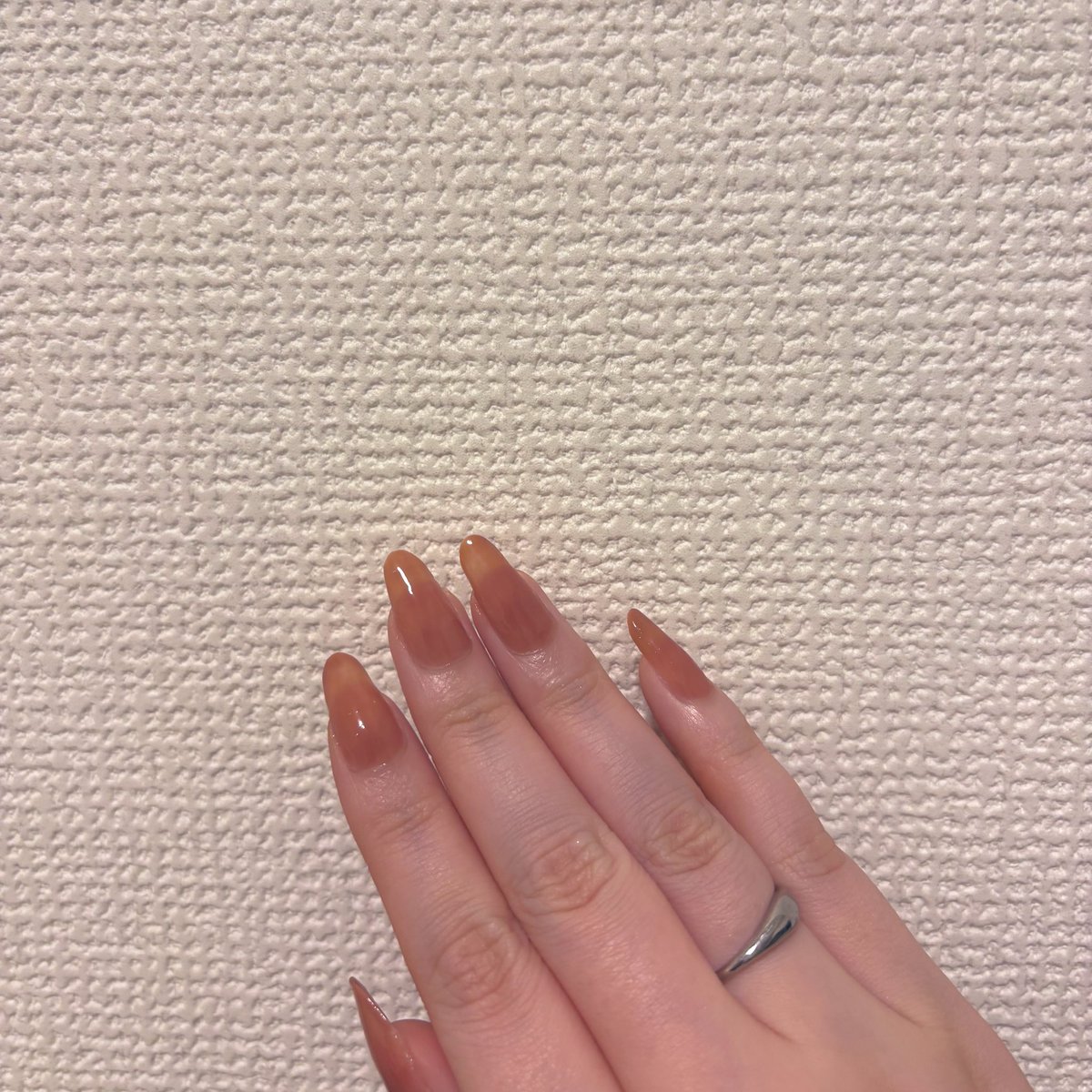101_329's tweet photo. この投稿見て、マンジャロ始めたいのもあって今日ネイルオフしてきた。とんでもなく爪が薄くなってたから帰り道にohoraのネイル強化剤買って塗ってみたらジェルネイルと変わらないくらいトゥルトゥルでしばらくこれでいいやってなった。 https://t.co/blQ3EiidnU