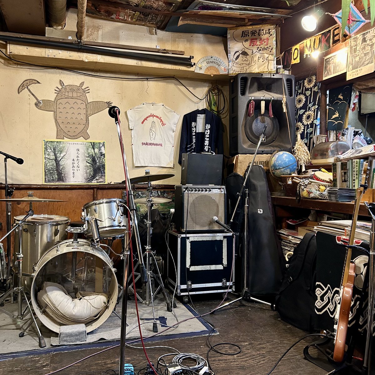 ghost0spaceman's tweet photo. うすらび@谷保かけこみ亭、鑑賞する。DEEPCOUNTとのツーマン。「荒野」から「Turn Of」の展開が痺れた！新曲群はダンサブルな趣きでやっぱり新鮮。初見のDEEPCOUNTは滅茶苦茶格好良かった！ライブハウスではお目にかかる事がないSuguruさんのMRIANO ECHO CHAMBERによるpsychedelicな音は最高でした♨️ https://t.co/6SS7P4mbrv