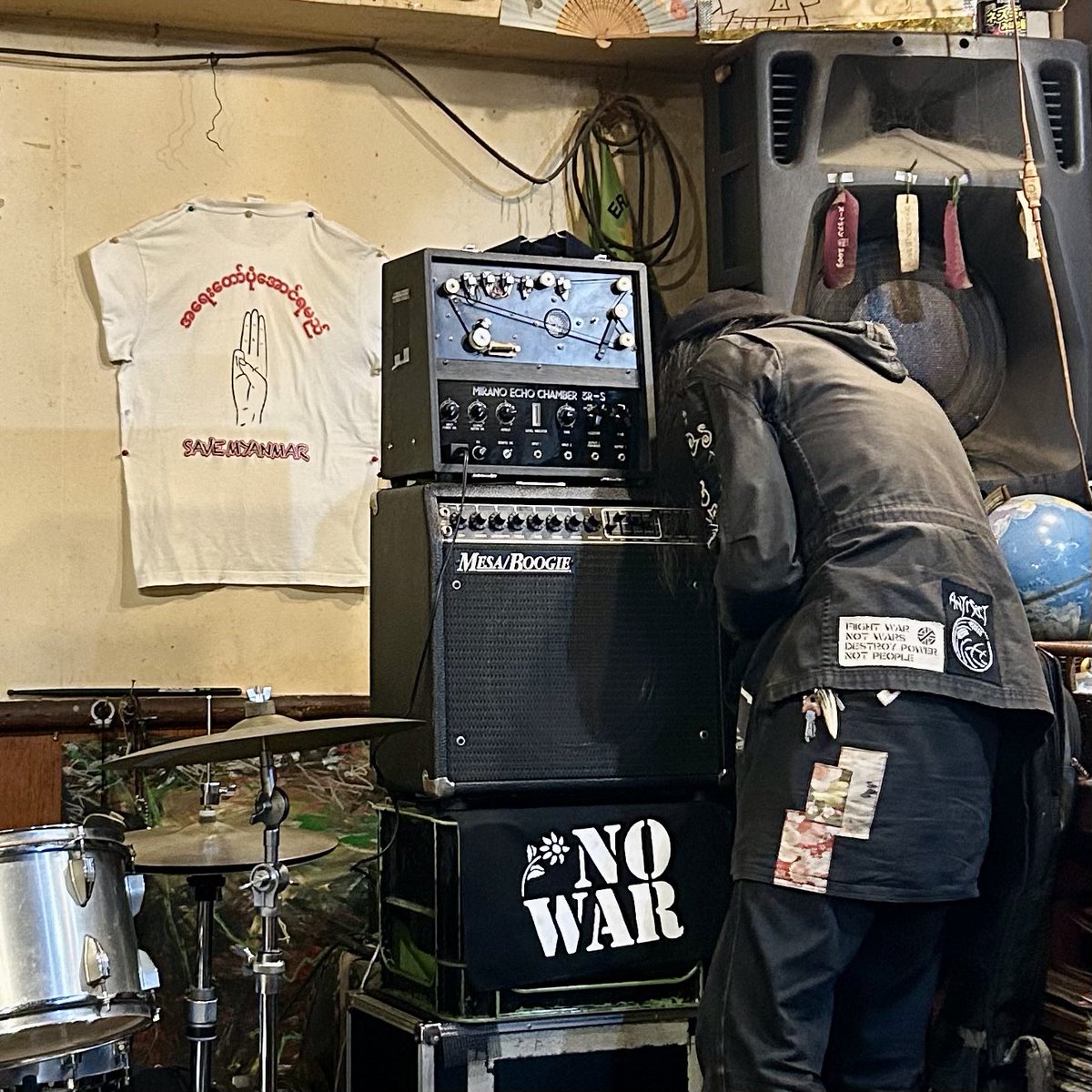 ghost0spaceman's tweet photo. うすらび@谷保かけこみ亭、鑑賞する。DEEPCOUNTとのツーマン。「荒野」から「Turn Of」の展開が痺れた！新曲群はダンサブルな趣きでやっぱり新鮮。初見のDEEPCOUNTは滅茶苦茶格好良かった！ライブハウスではお目にかかる事がないSuguruさんのMRIANO ECHO CHAMBERによるpsychedelicな音は最高でした♨️ https://t.co/6SS7P4mbrv