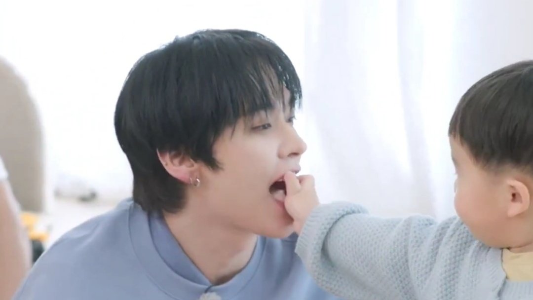 yaoicitoz's tweet photo. ୧ㅤinstinto del corazónㅤ——ㅤ minchan au.

cuando 𝗺𝗻𝗵𝗼 realizaba sus patrullajes por la noche esperaba encontrarse con otra especie de cambiaformas que quisiera invadir su territorio, pero jamás esperó encontrar a un cachorro abandonado en medio del bosque. https://t.co/vgiQKn1pa9