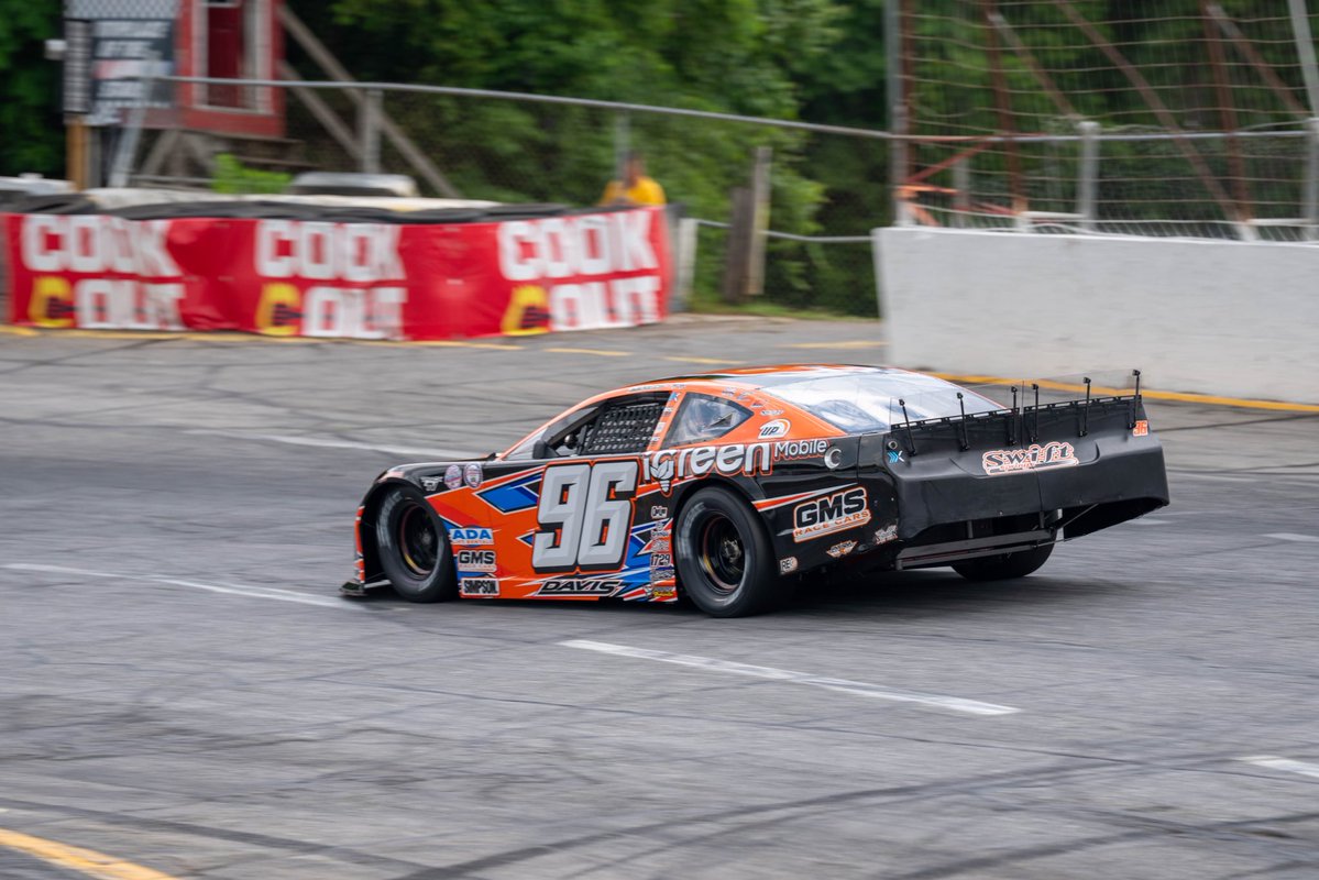 nexusracingco's tweet photo. Strong car at @hickoryspeedway for the Tar Heel 250. @SpencerDavis_29 ran 2nd most of the night before a late pit stop shuffled us back to P8. Great having *iGreen Mobile* on board this weekend. 🔥 https://t.co/DVXJ6Ms5TO