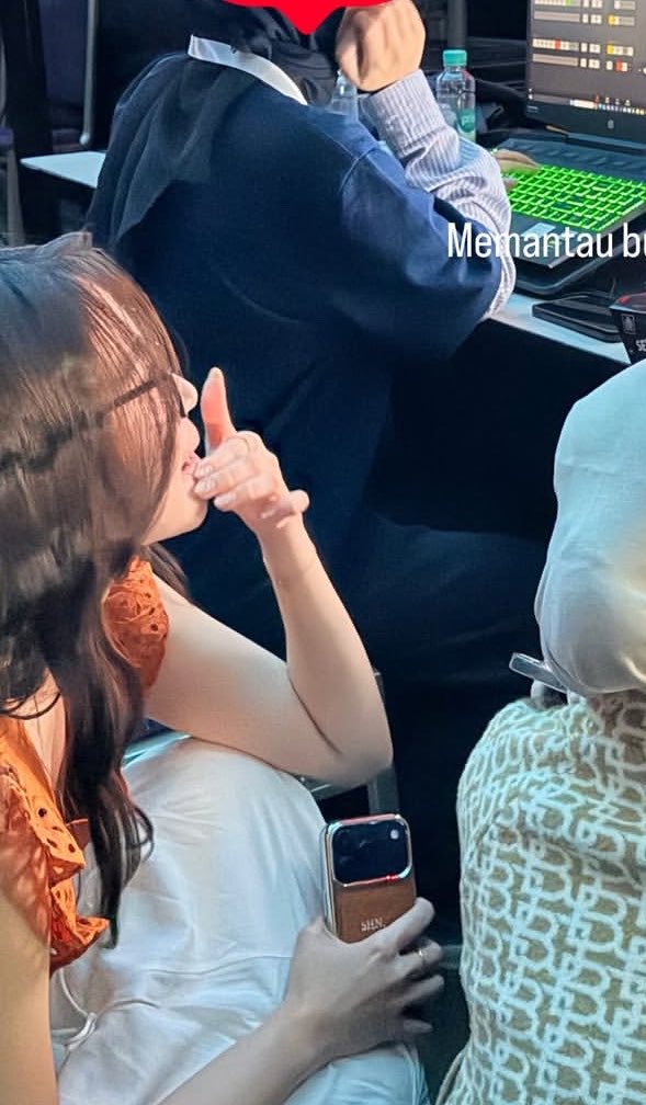 ellawvny's tweet photo. dipantau wgm @_shanindira dari backstage 🫶 https://t.co/zXOfgimQOM