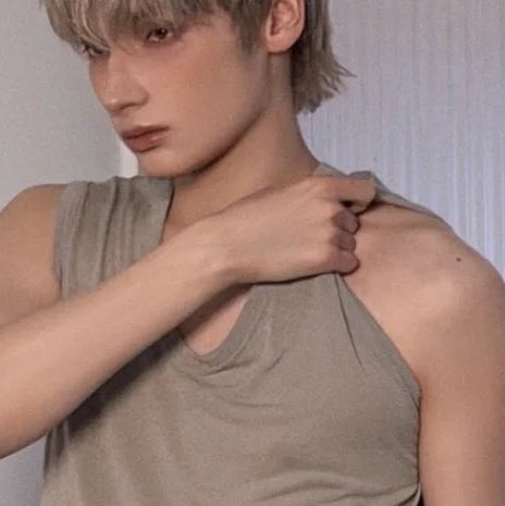 ݁ tweet media