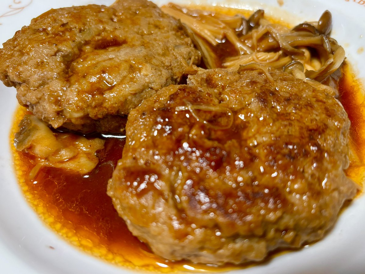 ffkosuke's tweet photo. 煮込みハンバーグうますぎて4個食べてヘヴン状態から帰ってこれない https://t.co/WxeWuTrfi9