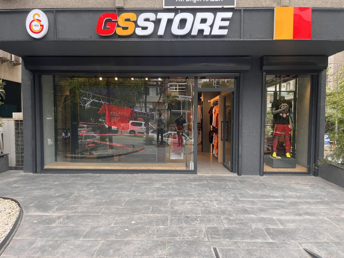 cassioo_lincoln's tweet photo. Kulübümüz, Kadıköy Bağdat Caddesi'nde yeni bir #GSStore açtı.. https://t.co/GYmnFGwYPa