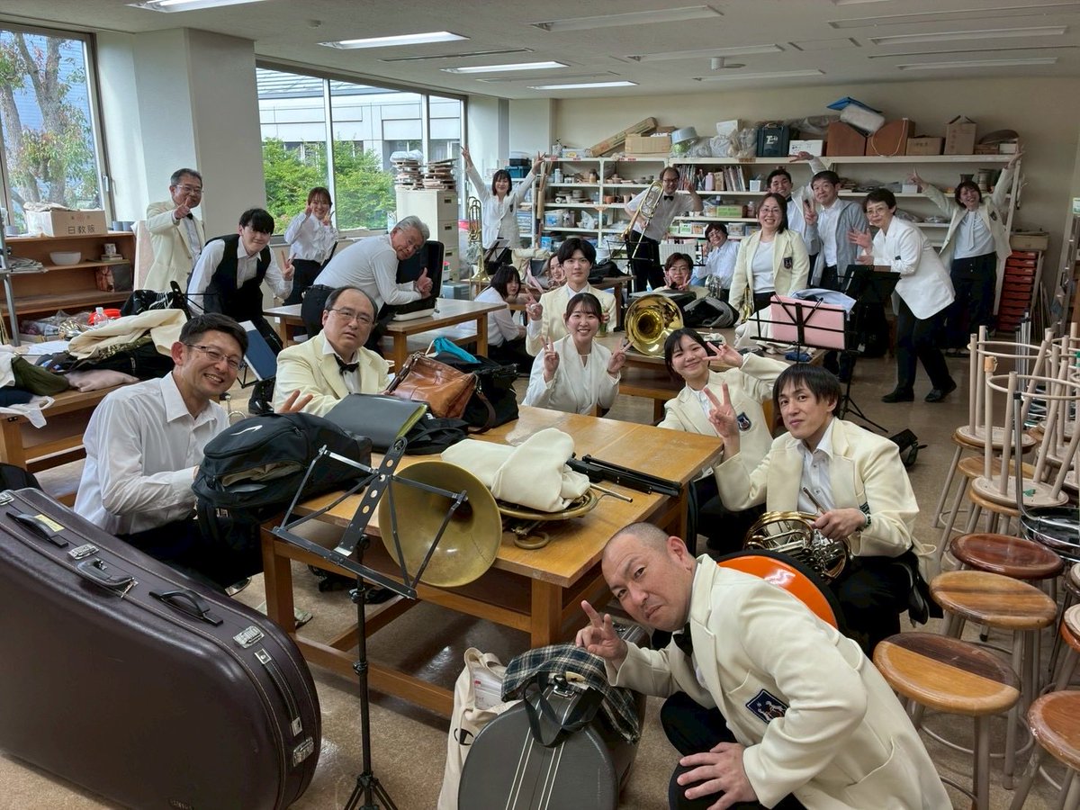 Hikari_wind's tweet photo. 多古コミュニティプラザで開催された香取ブラスフェスティバルに出演させていただきました。
中学生の皆様あたたかい声援や拍手ありがとうございました！

写真は本日の金管メンバーです❕

これから夏に向かってコンクール練習に取り組んでいきます。
よろしくお願いいたします♪ https://t.co/UtVSKl6cFX