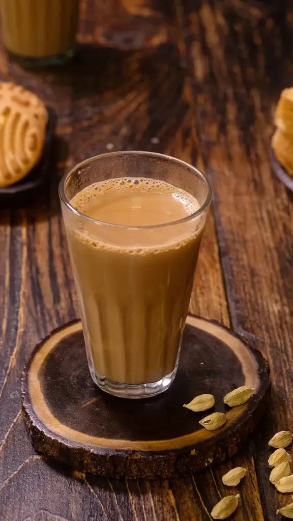 t_chaarvee's tweet photo. guys i’ve been keeping this from you but ONE of the greatest things to munch on w a kadak cup of chai are the sour cream and onion chips🙏🏻🙏🏻🙏🏻😔🙏🏻🙏🏻🙏🏻 don’t knock it till you try it https://t.co/r8BUxO4gsD