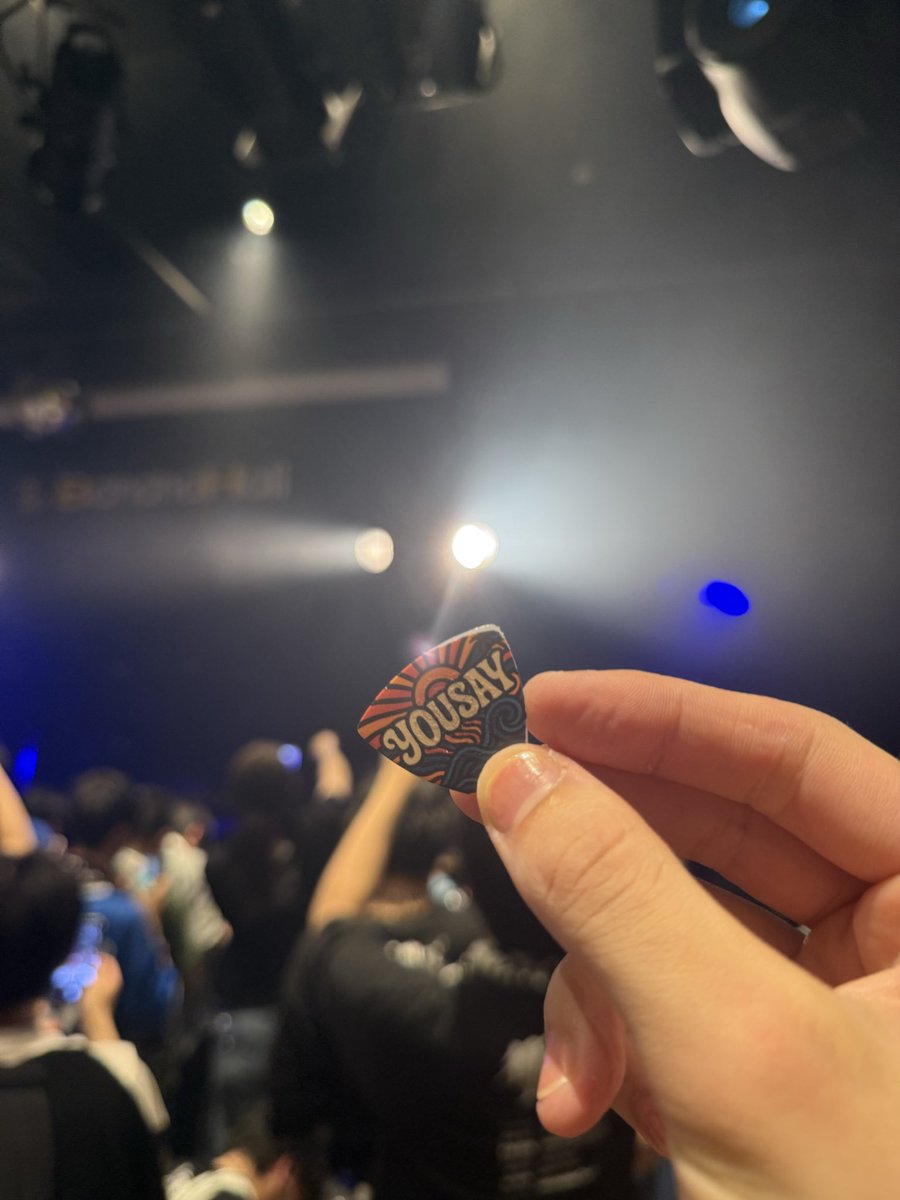 Momo_PRS_RAS's tweet photo. 青木陽菜 「衝動Rock」大阪参戦！
ギターのYOUSAYピックげっちゅした！
クソかっこいいパフォーマンス
毎回感動しております🔥 https://t.co/YhCUMUXAiL