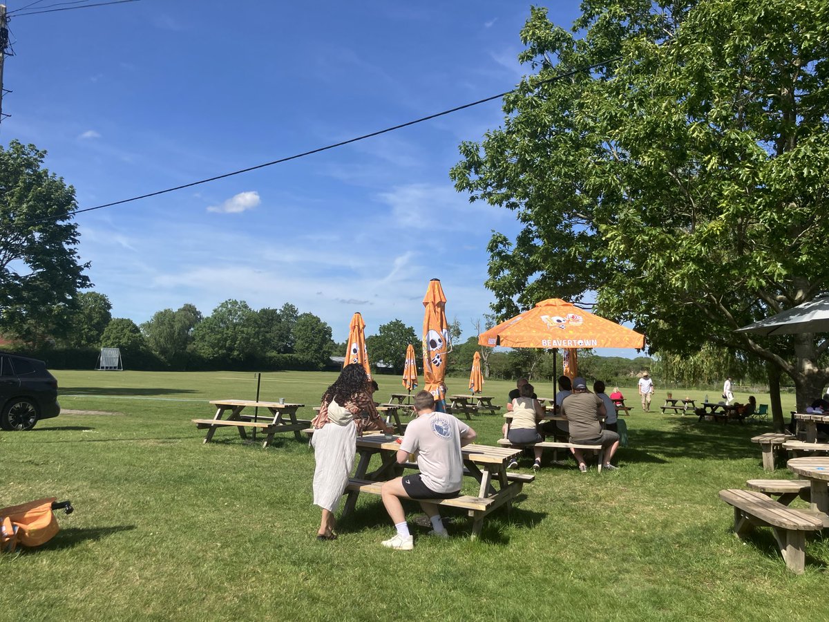 IanBryan77's tweet photo. A couple of pints of Wainwrights in the sun at The Butchers Arms Fringford this afternoon.

#lovelyoldpub https://t.co/WgcFR8UU7C