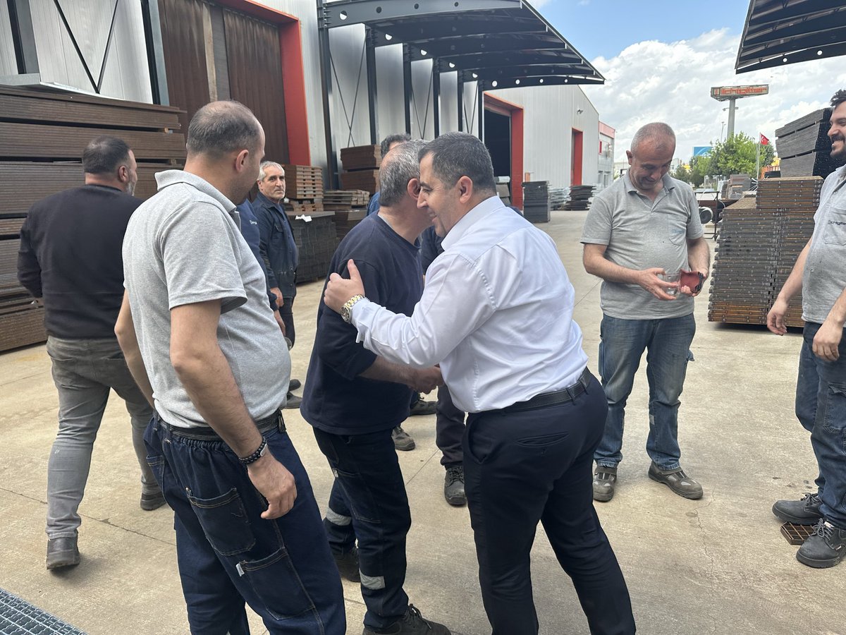 IbrahimBicer60's tweet photo. Ankara şubemize bağlı LİCHTGİTTER IZGARA fabrikamız çalışanı arkadaşlarımızı ziyaret ederek, Genel Başkanımız Sayın @AltundagUysal ‘ın selamlarını ilettik. Arkadaşlarımızın yaklaşan kurban bayramlarını kutladık.
#HayırlıBayramlar
#TmsAnkaraŞube
#GüçlüLider
@AltundagUysal https://t.co/IlZz49D3oe