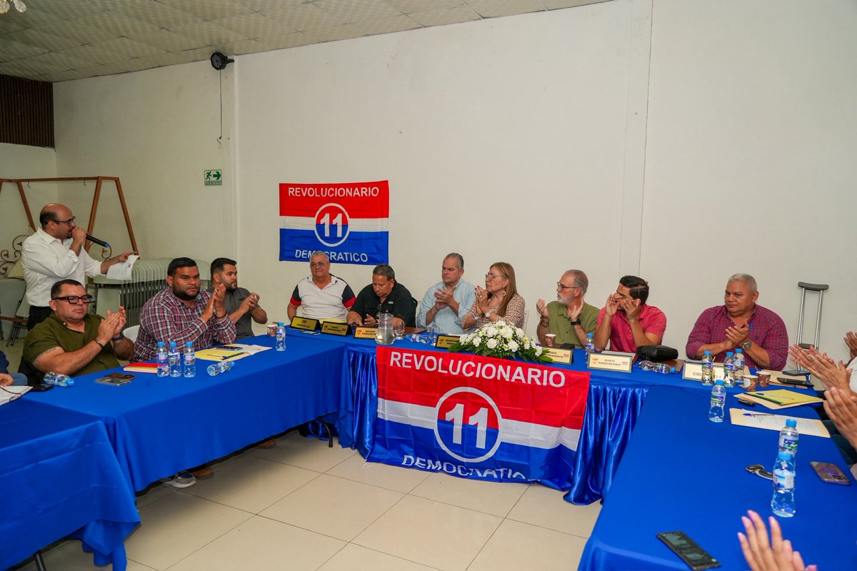 PRDesPanama's tweet photo. 📍 Panamá Oeste 🇵🇦

El CEN del PRD continúa recorriendo el país y fortaleciendo el contacto con las bases.

Así vivimos el encuentro junto a representantes de La Chorrera y Arraiján, trabajando unidos por un partido más fuerte y cercano a nuestra gente.

Orgullosamente PRD. ❤️🤍 https://t.co/4CJSObE14s