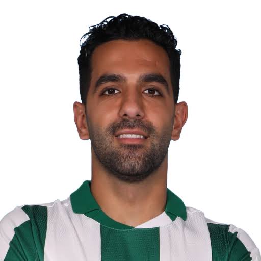 Soldatodi1922's tweet photo. Uğurcan istatistiksel olarak hiçbir zaman eleştirildiği kadar kötü değildi sadece taraftarın “el bombası” diyebileceği çok kritik yerlerde kritik hatalar yapıyordu. İlhan Hocanın gelişiyle seviyesini bambaşka bir noktaya taşıdı, asıl mevkisi olmayan bir mevkide şu ana kadar neredeyse kusursuz oynadı. Dün de keza hem atakta hem savunmada gayet iyiydi. Hocalık biraz da budur. Günümüz futbolunda iyi bir hoca 1x’lik oyuncudan 5x verim alabiliyor. Hem Uğurcanı hem de İlhan Hocayı tebrik etmek lazım.