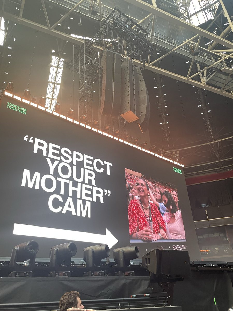 hsmoons's tweet photo. @sofsatellite got you on the cam! https://t.co/A3wNXzloam