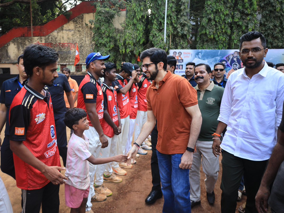 AUThackeray's tweet photo. आज परळ येथील साई गणेश स्पोर्ट्स क्लब आयोजित १३ व्या 'युवासेना चषक २०२६' क्रिकेट स्पर्धेला उपस्थित राहण्याची संधी मिळाली.

युवासेना सहसचिव मुकेश कोळी ह्यांच्या आयोजनातून होत असलेल्या ह्या स्पर्धेतील सर्व सहभागी संघांना शुभेच्छा दिल्या. https://t.co/ALSzM8VVyh