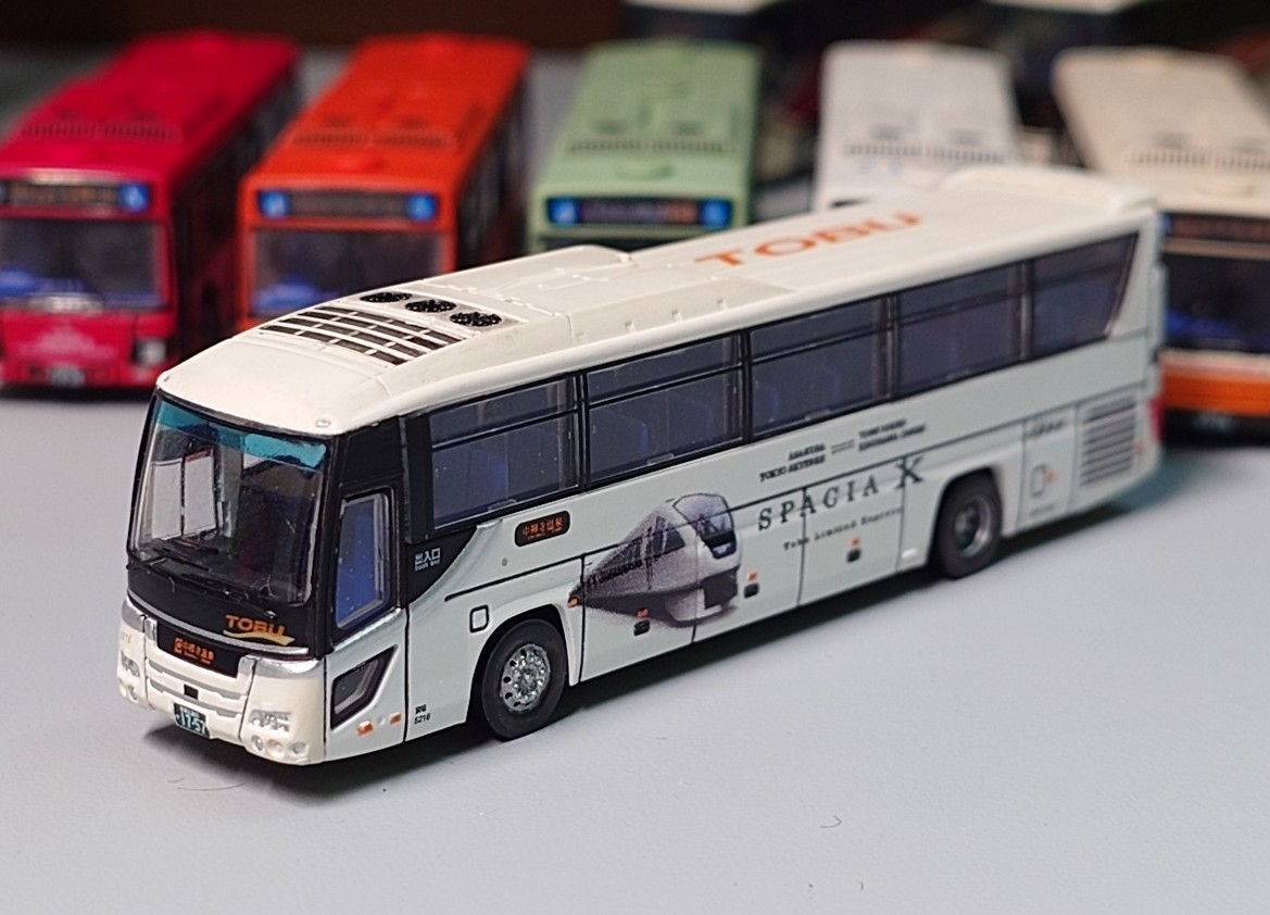 n_uj513's tweet photo. 考えてみれば、標準塗装のLV/KV290が登場する前に、すでにセレガが2台、ガーラが2台存在していたのだ…。 https://t.co/uZwjNvSZCf