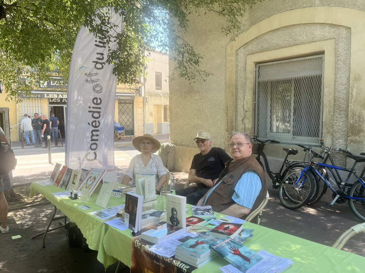 comedieoff's tweet photo. Comédie OFF du livre ça roule. 
Rdv ce samedi et demain dimanche dans le cœur de @montpellier_ 
#comedieoffdulivre #auteursindependants #mai #2026
https://t.co/0skHfok6t4 https://t.co/Cb34t9GcZs
