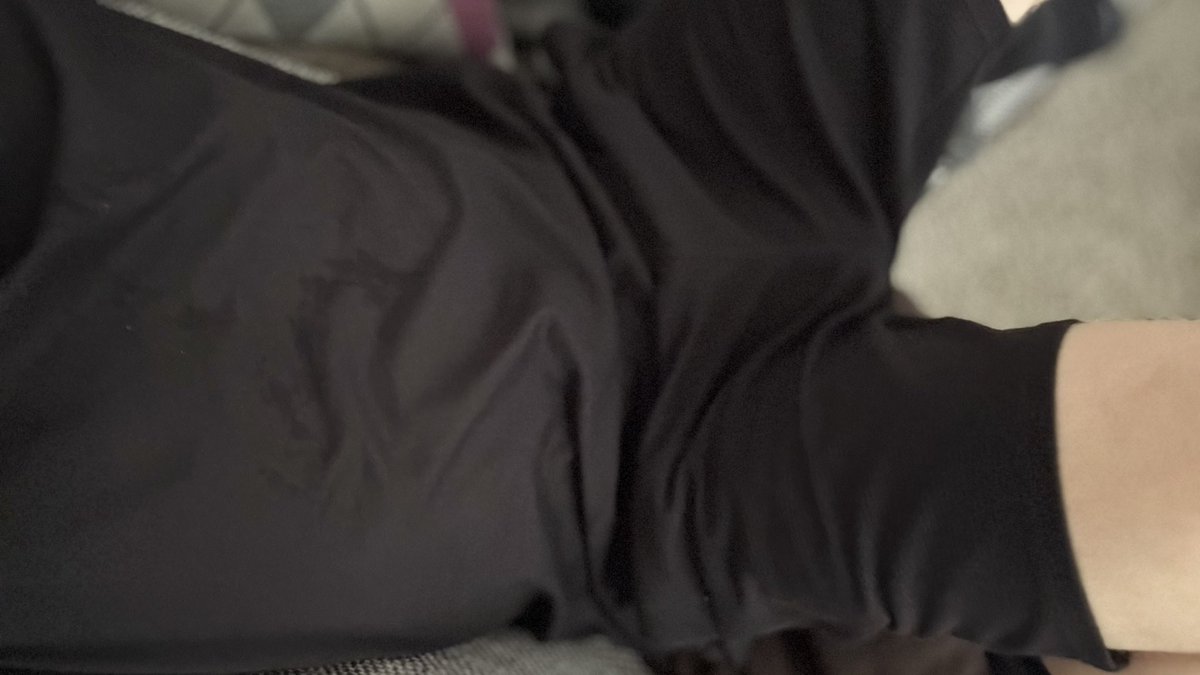 PaddedVlog's tweet photo. Freshly changed on the sofa. https://t.co/Ip4HtTdJnN