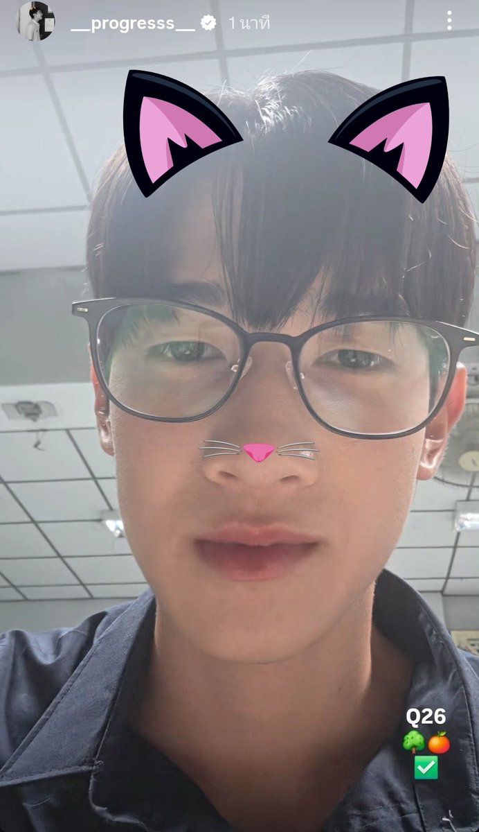 TYNNN09's tweet photo. ลูกพี่โก๋ใส่แว่นเพิ่มดาเมท หรอค้าบบ🍊🐱🌳💚
#WhenOrangesFallQ26
#ProgressPassawish https://t.co/AhvdmxnLBs
