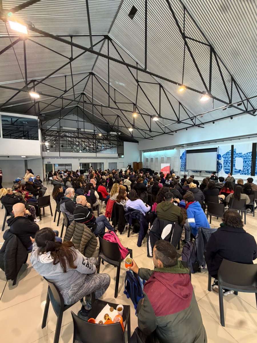 PaloOliver's tweet photo. 📌Movilizador plenario de Fuerza Común - FAS .
 “Agitar la Bronca, encender lo colectivo”
Vivimos momentos límites y construir una fuerza que ofrezca esperanza a las mayorías populares es un deber que necesita gestos de humildad para construir colectivamente con los semejantes. https://t.co/rUsFl85kLL
