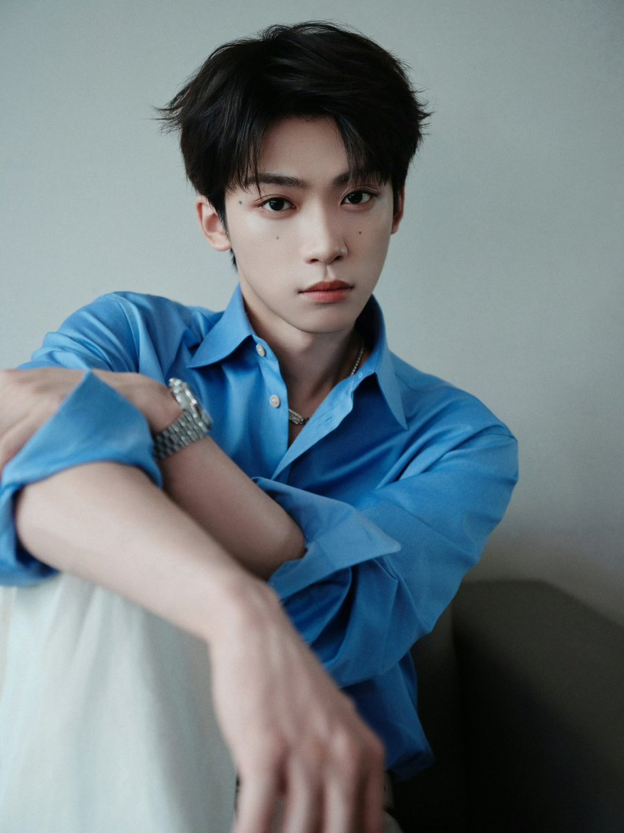 iampk_z's tweet photo. [260523] ZIYU Studio Weibo Update (2/3)

Moving with light and shadow toward Chang'an, bringing his voice to the cause of public welfare.

@我是梓渝_ uses his voice as a torch to keep an appointment with light, shadow, and public welfare.

#ZiYu #梓渝 https://t.co/GfGBDvo0OQ