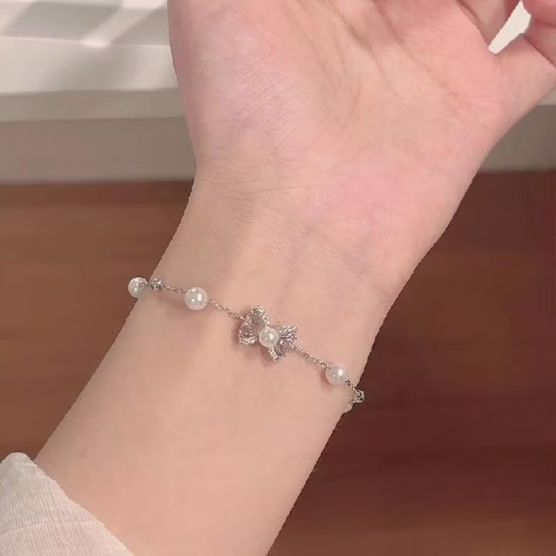 eiscapisms's tweet photo. pretty bracelet for your pretty hands 🩷 

[a thread] https://t.co/698WLd0RCy