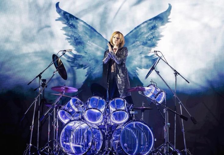 ery212rock's tweet photo. @YoshikiOfficial よっちゃん
おかえりなさーい☆

段々痩せてるような気がしたけど
ちゃんと食べてるの？🥺

片耳聴力を失って一年間闘病中
X &amp;yoshikiのピアノの音を毎日聞いて自己リハビリ。
少しずつ回復❤️‍🩹
ようやく聞こえるようになって

よっちゃん来日に
感動✨しています。

yoshiki magicに乾杯🥂

私の天使👼 https://t.co/0rSWiDnDP8