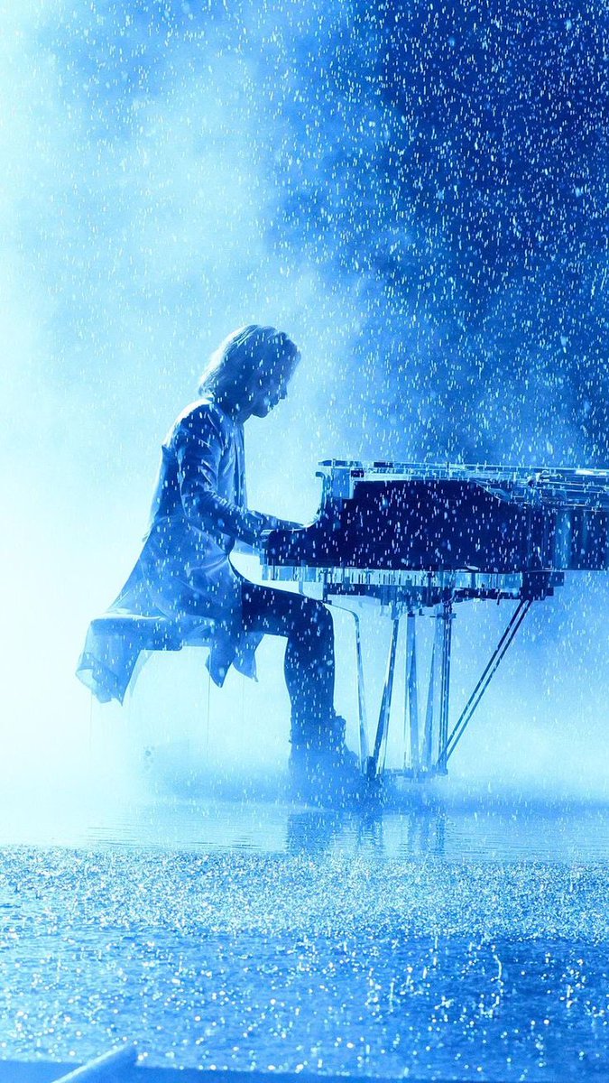 ery212rock's tweet photo. @YoshikiOfficial よっちゃん
おかえりなさーい☆

段々痩せてるような気がしたけど
ちゃんと食べてるの？🥺

片耳聴力を失って一年間闘病中
X &amp;yoshikiのピアノの音を毎日聞いて自己リハビリ。
少しずつ回復❤️‍🩹
ようやく聞こえるようになって

よっちゃん来日に
感動✨しています。

yoshiki magicに乾杯🥂

私の天使👼 https://t.co/0rSWiDnDP8