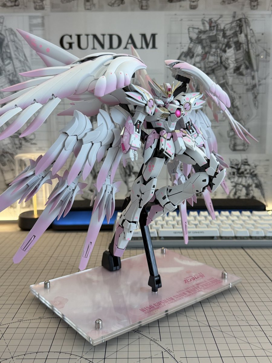 PhillipWilpp's tweet photo. ピンクの桜雪姫ガンダム、美しすぎてずるいくらいです💓 https://t.co/L8tXyIN8xE