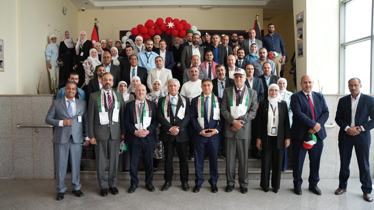 Carc_jo's tweet photo. وزير النقل الدكتور نضال القطامين يرعى احتفال وزارة النقل بعيد الاستقلال الـ80، ويؤكد مواصلة تطوير قطاع النقل بمختلف أنماطه.

التفاصيل:https://t.co/3cbfw3P7nf…

#هيئة_تنظيم_الطيران_المدني #وزارة_النقل
 #الأردن 
 #عيد_الاستقلال https://t.co/lLA391nTII
