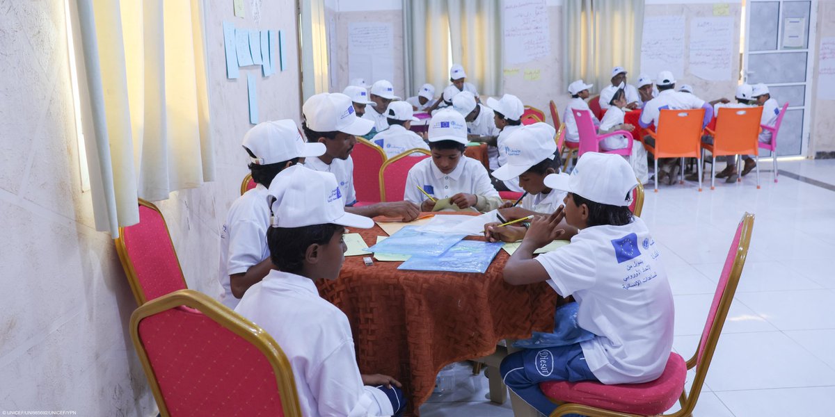 UNICEF_Yemen's tweet photo. Faris and 125 students &amp; teachers, were engaged in a peer-to-peer support training in #Khawkha #Yemen to work on initiatives aimed at preventing school dropouts, poor academic performance &amp; challenges that often push children away from education.

Thank you @eu_echo 🇪🇺 https://t.co/JghPkUUmWt