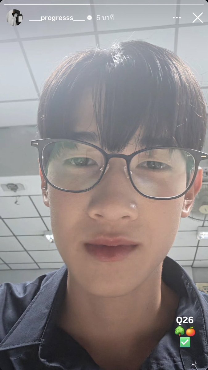AMPG2ForeverU's tweet photo. Q26🌳🍊✅ลูกพี่โก๋ใส่แว่นแฟนแล้วน่ารักชิปเป๋งเลย เหมือนมีลายน้ำว่ามีคนจองแล้วค้าบบบบ สู้ๆนร้าา วันนี้เปนไงบ้าง ใกล้ปิดกล้องแล้ววว อีกนิสสสส✌️💙💚
#WhenOrangesFallQ26
#ProgressPassawish https://t.co/maRUsReudU