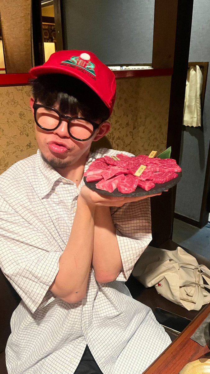 cii_drum's tweet photo. 去年の誕生日はフルタイムで労働した後に洒落怖(虹コン主演のホラードラマ)を見て寝落ちしたら誕生日終わってて「流石にこれはマズい…」と思い今年は友人達に懇願して焼肉をたらふく食べた
今年の目標は「エネルギッシュなドラムを叩く」です！ https://t.co/0bw2t9WgyJ