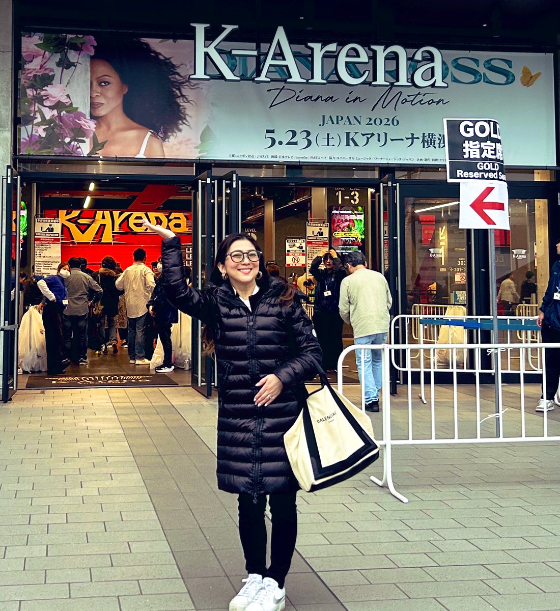 Liabobo3's tweet photo. What an amazing experience!! Once I’ve passed by the poster at a train station in Tokyo and had been wanting to buy the ticket for this concert of Diana Ross. Never thought I could see her live performance in my life!! I remember singing her songs in Motown classes at Berklee College of Music, that’s why I knew all of her songs today at her concert! I just started crying😭when she came on the stage! I had never felt something like this!! So thankful for being able to see her show. 
At the same time, I felt like…this must be how my fans feel like when they come to see me at my shows. 本当に行って良かった🎶感動が止まらなかった。
Love your voice, Diana🩷
Such an honor to see you sing live😍私はずっと泣きっぱなし、ずっと一緒に歌いっぱなし。こんな経験初めてでした。コンサートって良いですね。82歳で変わらぬ声😮Amazing!!私もあと30年は頑張らないと？🤣🤣💪💪🎤🎶
#dianaross
#Kアリーナ