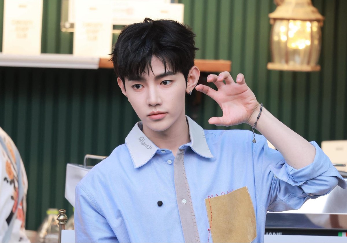 faith0113's tweet photo. 260523 큐리어스
#장하오 #ZHANGHAO #章昊 #ジャンハオ #AND2BLE #앤더블 #エンダブル #N2B https://t.co/s0qvlG41Ze