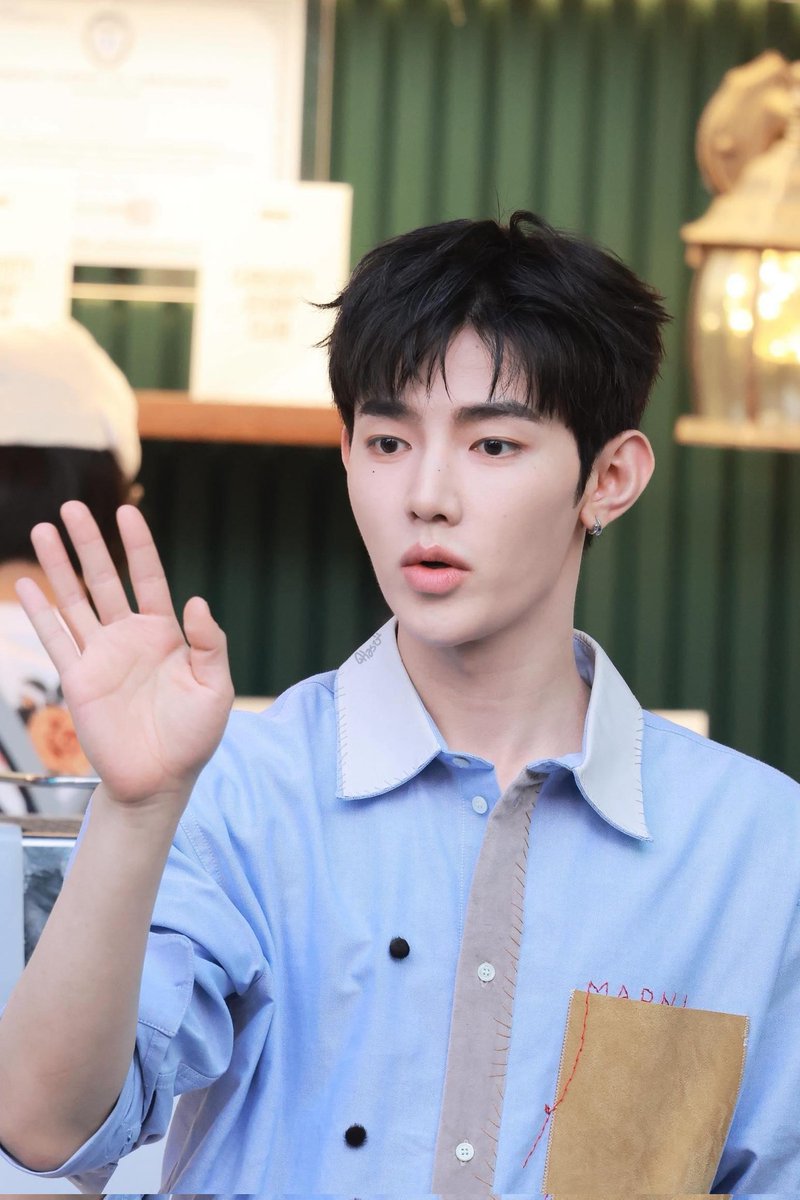 faith0113's tweet photo. 260523 큐리어스
#장하오 #ZHANGHAO #章昊 #ジャンハオ #AND2BLE #앤더블 #エンダブル #N2B https://t.co/s0qvlG41Ze