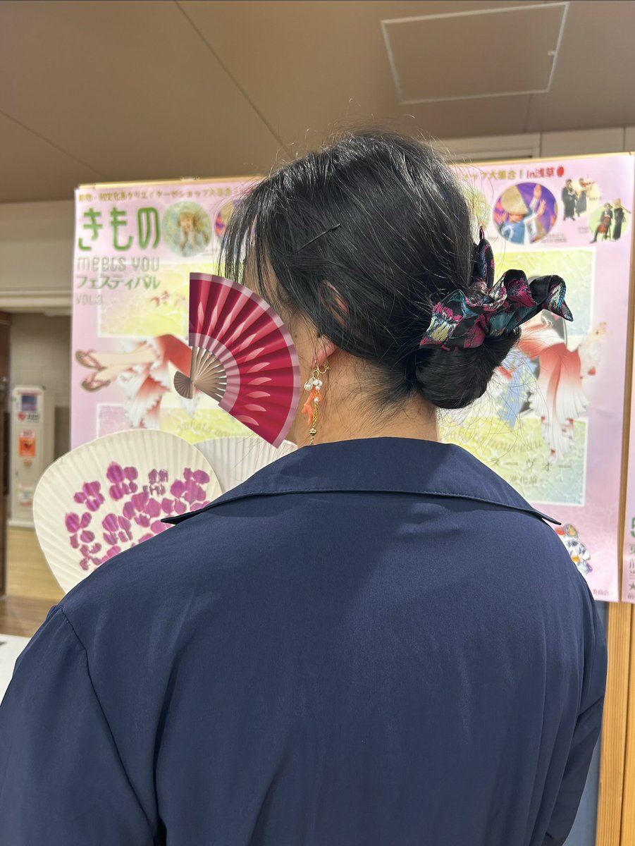 YuKK_A_Go_Go's tweet photo. #きものみーちゅー3  1日目はお客さんとして参加しました♪
明日のお手伝いの時の👘浴衣に合いそうなアイテムをお迎えしながら、そのまま身につけちゃいました。
洋服にも合います😊
「みーちゅーに行ってきました」のうちわを持った写真も撮れて良かったです。 https://t.co/KDyMWFIpkY