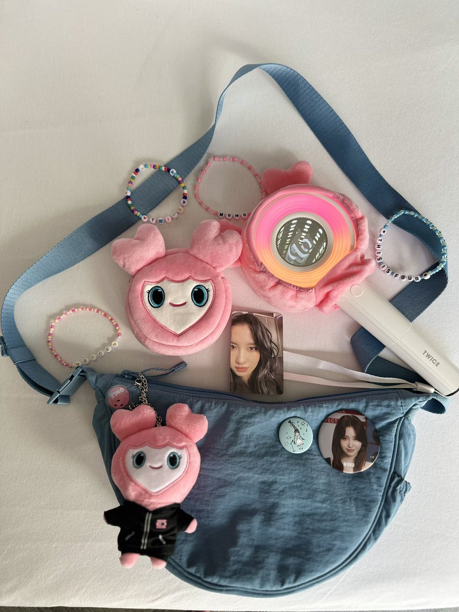 mindflvyer's tweet photo. TODAY IS THE DAY 💗✨🍭 #TWICE_THISISFOR_WORLD_TOUR_IN_BERLIN https://t.co/I3js6VdxUa