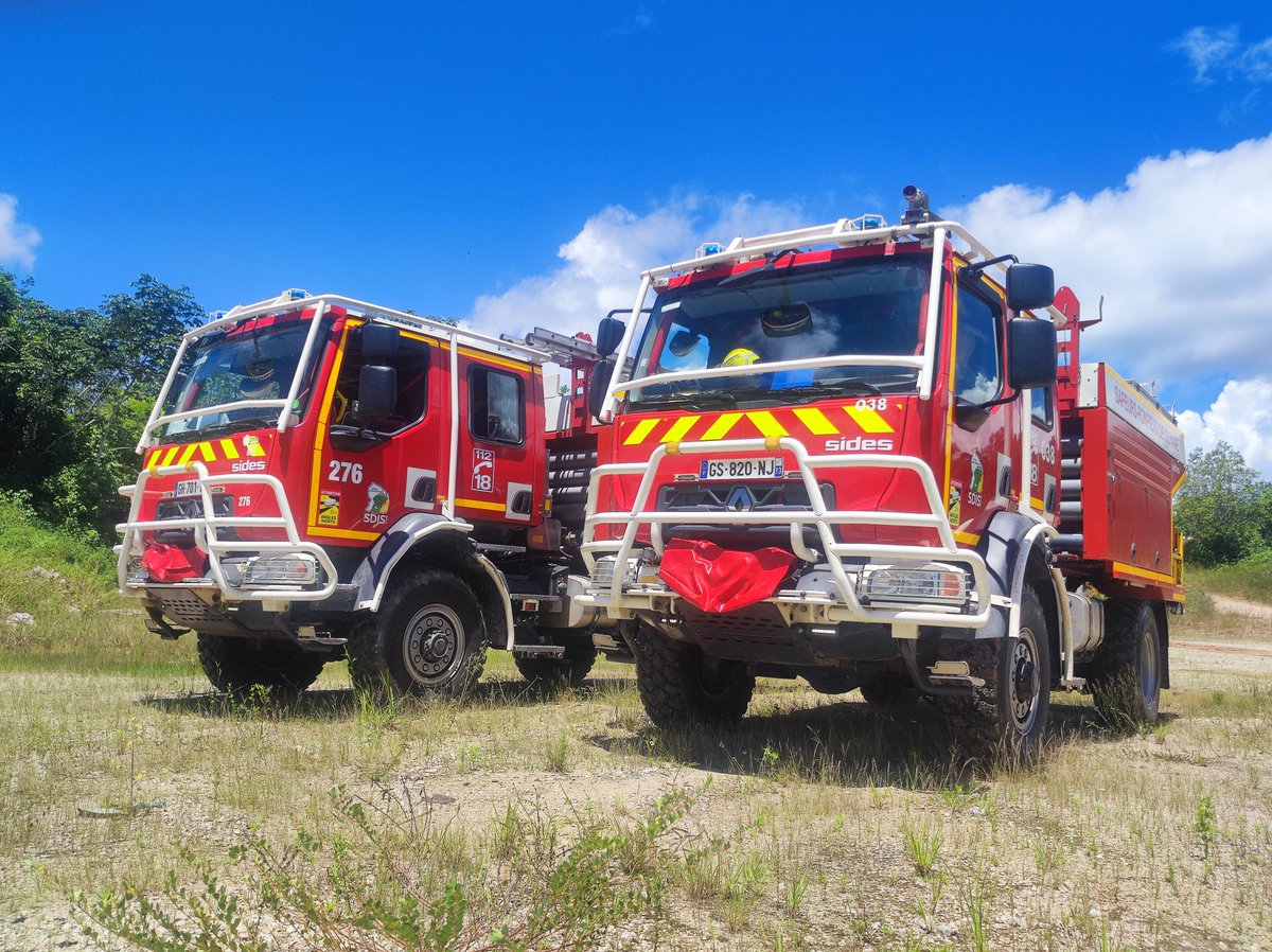 Sdis973's tweet photo. Les 🧑‍🚒 @Sdis973 et @PompiersParis  formés aux #FeuxdeForets 🔥🪾🌳🌴 pendant une semaine sur les secteurs #Kourou et @ville_macouria
✅ 20 stagiaires FDF 1 et 2
✅ 1 GIFF 🚒
✅ Préparation saison sèche https://t.co/lbaxdftTnq