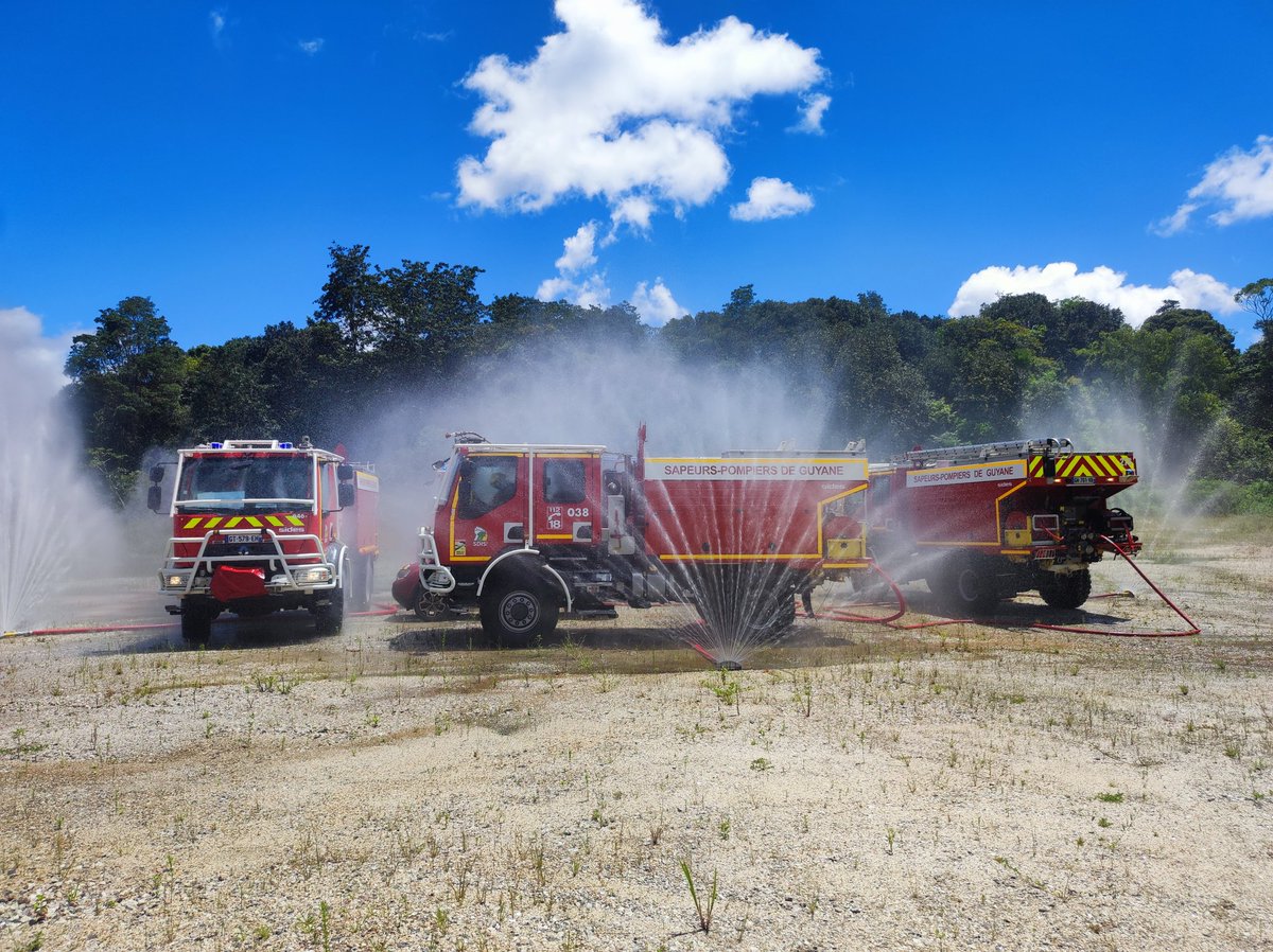 Sdis973's tweet photo. Les 🧑‍🚒 @Sdis973 et @PompiersParis  formés aux #FeuxdeForets 🔥🪾🌳🌴 pendant une semaine sur les secteurs #Kourou et @ville_macouria
✅ 20 stagiaires FDF 1 et 2
✅ 1 GIFF 🚒
✅ Préparation saison sèche https://t.co/lbaxdftTnq