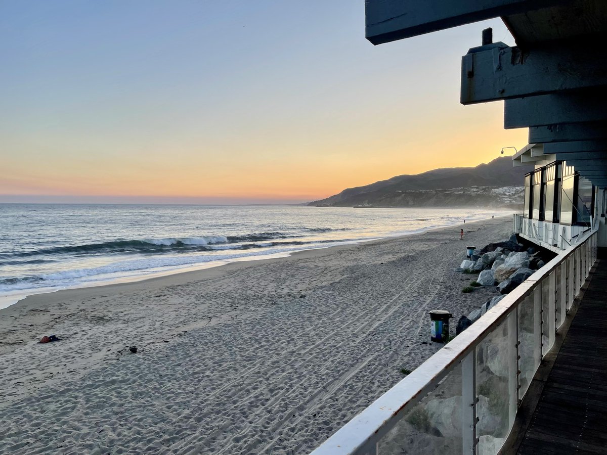 jenniferschadel's tweet photo. Malibu, the Pacific Coast Highway, and an art deco hotel. It was good to be back in So Cal. https://t.co/3sRaDijKtj